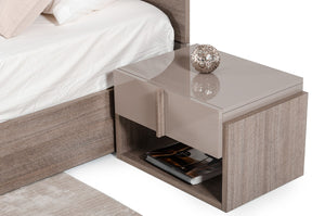 Nova Domus Spencer Italian Modern Nightstand